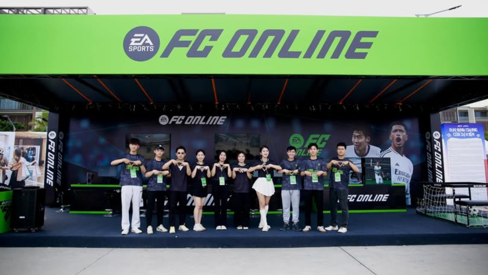 Melody Productionworx thiết kế và thi công gian hàng triển lãm cho thương hiệu FC ONLINE tại The Global City